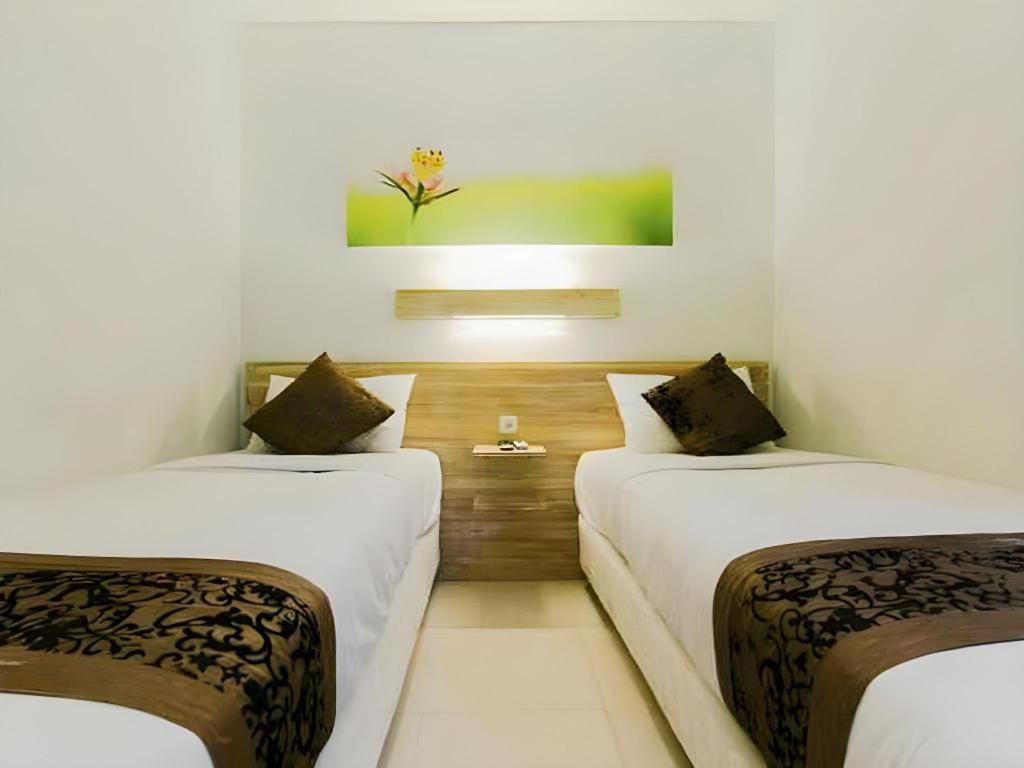 Life Puri Hotel Surabaya Gubeng Exterior photo