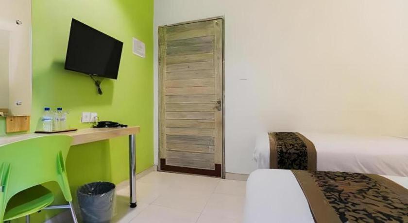 Life Puri Hotel Surabaya Gubeng Exterior photo
